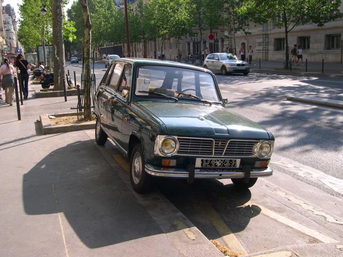  voiture de collection (renault années 70)